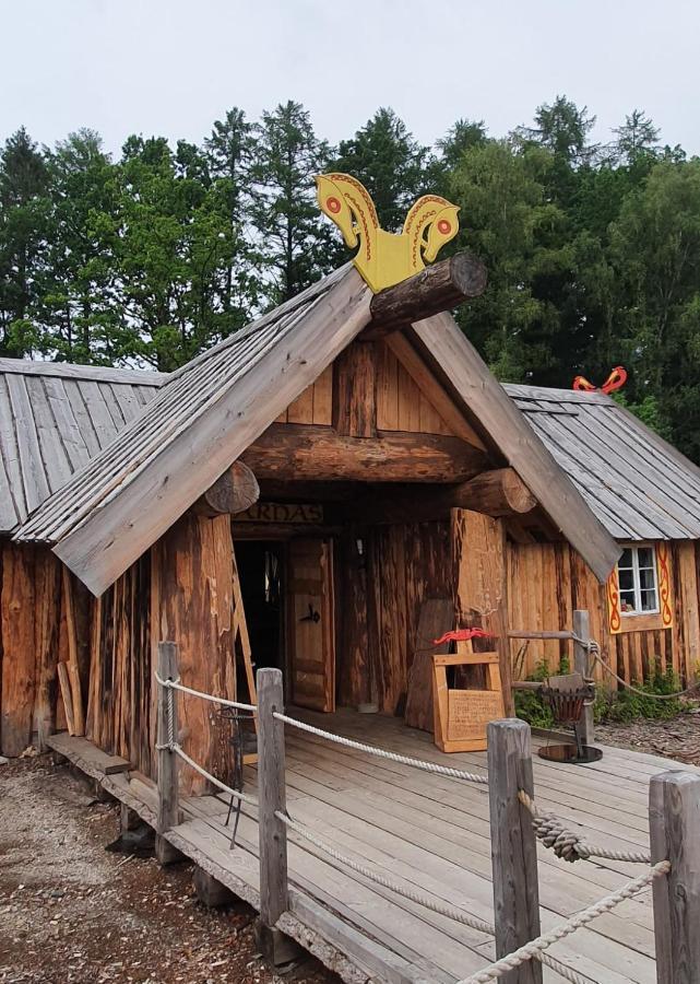 Vittfarnas Hird Vikingaby Bed & Breakfast Sosdala Eksteriør bilde